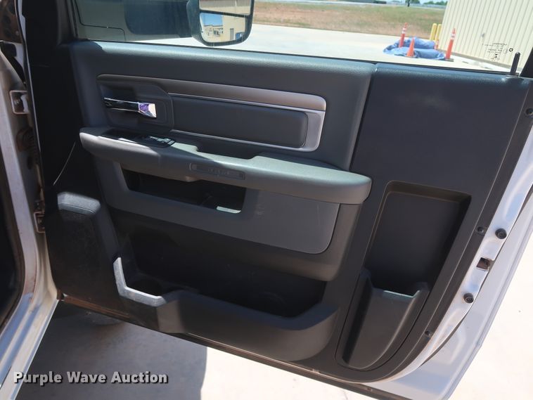 image for item DH0886 2015 Dodge Ram 5500HD bucket truck