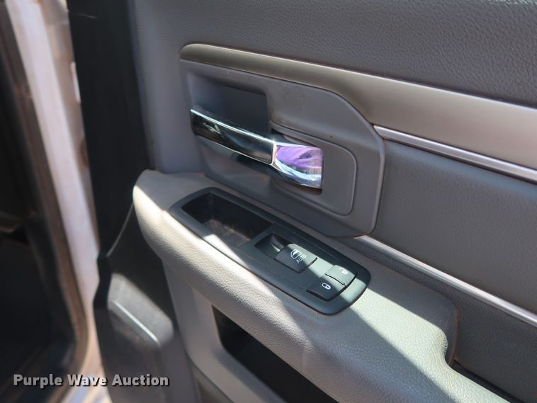 image for item DH0886 2015 Dodge Ram 5500HD bucket truck