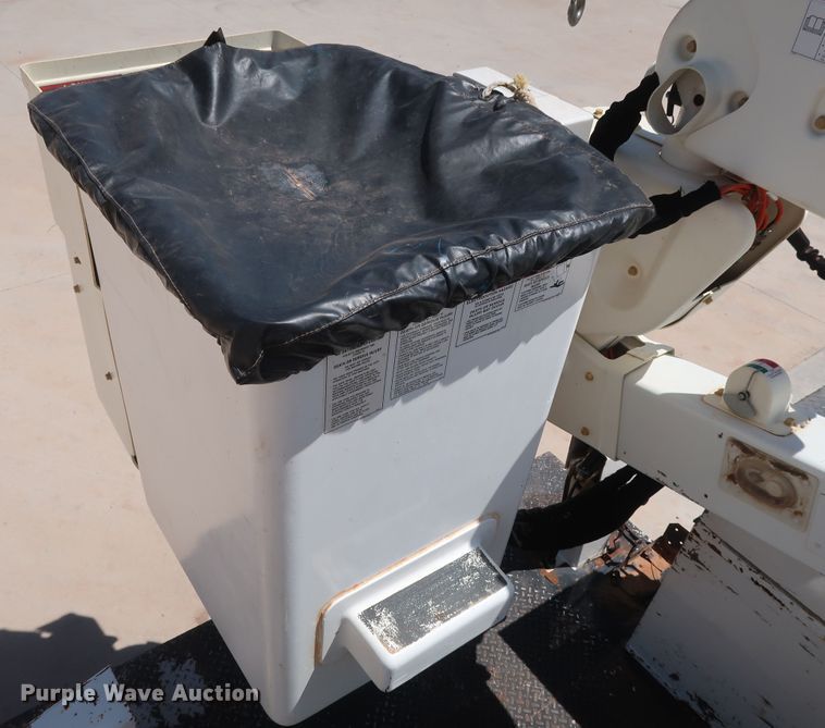 image for item DH0886 2015 Dodge Ram 5500HD bucket truck