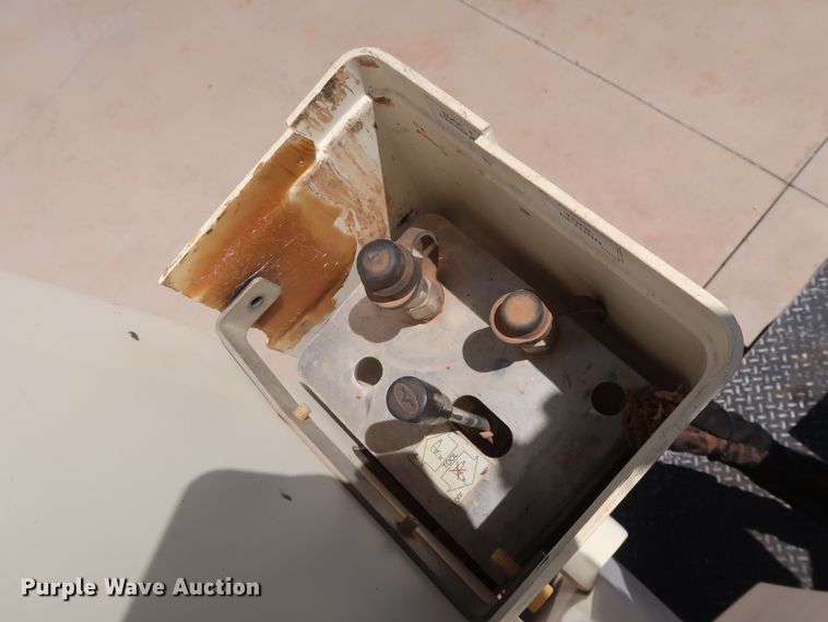 image for item DH0886 2015 Dodge Ram 5500HD bucket truck