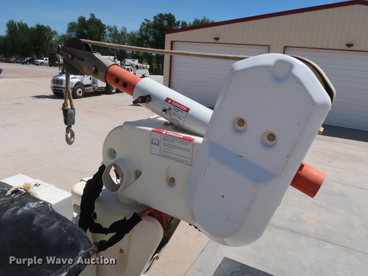 image for item DH0886 2015 Dodge Ram 5500HD bucket truck