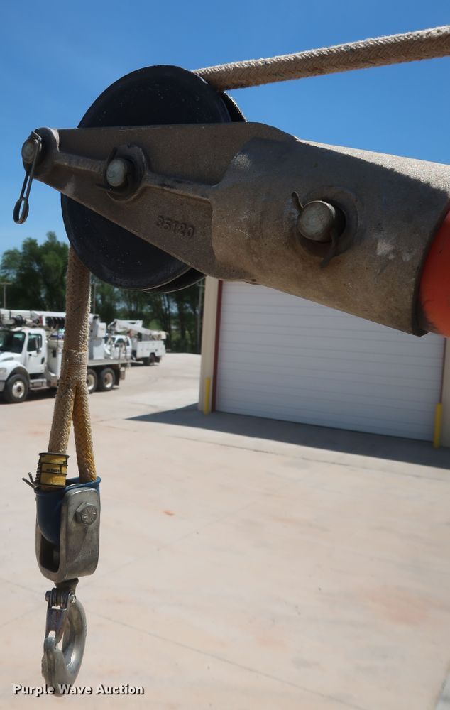 image for item DH0886 2015 Dodge Ram 5500HD bucket truck