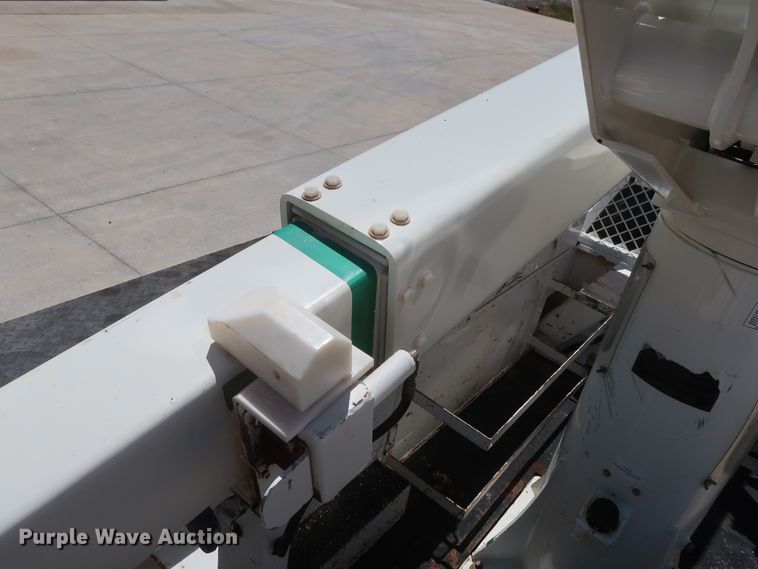 image for item DH0886 2015 Dodge Ram 5500HD bucket truck