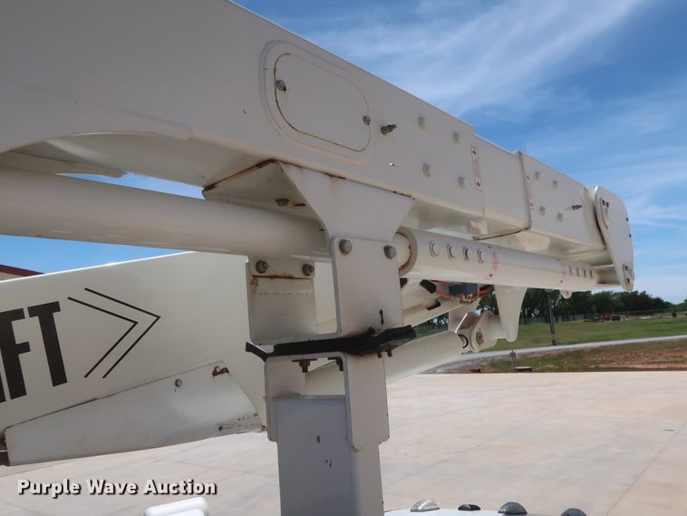 image for item DH0886 2015 Dodge Ram 5500HD bucket truck