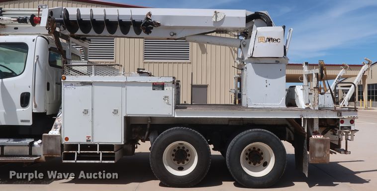 image for item DH0887 2008 Freightliner Business Class M2 digger derrick truck