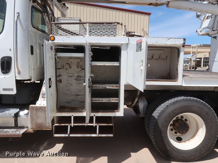 image for item DH0887 2008 Freightliner Business Class M2 digger derrick truck