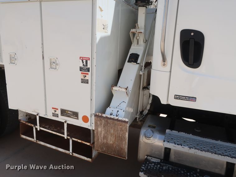 image for item DH0887 2008 Freightliner Business Class M2 digger derrick truck