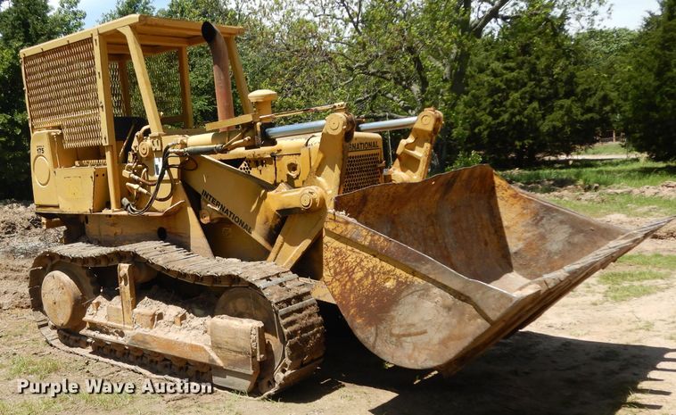 image for item DH2477 1970 International 175B  track loader