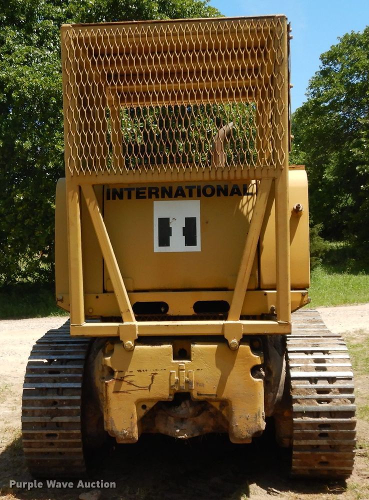 image for item DH2477 1970 International 175B  track loader