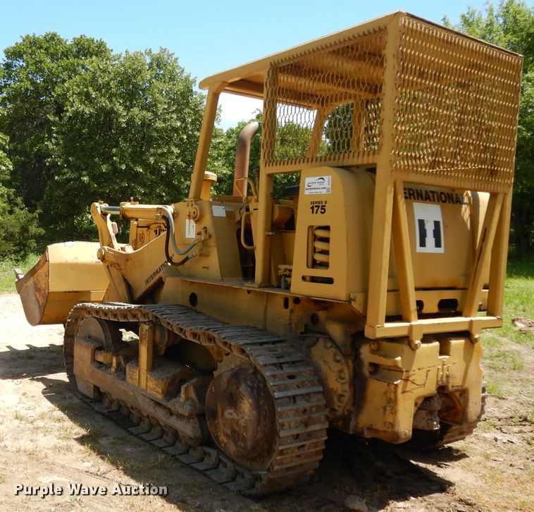 image for item DH2477 1970 International 175B  track loader