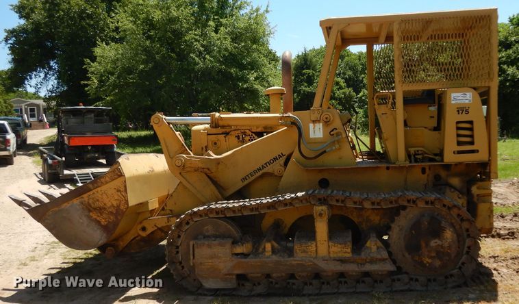 image for item DH2477 1970 International 175B  track loader