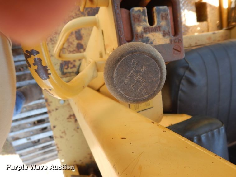 image for item DH2477 1970 International 175B  track loader