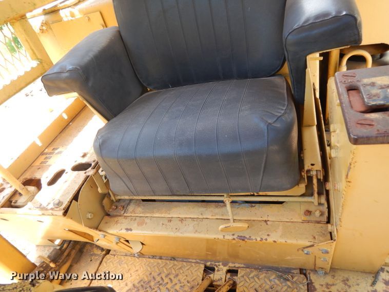 image for item DH2477 1970 International 175B  track loader