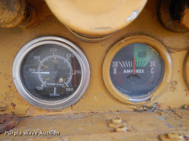 image for item DH2477 1970 International 175B  track loader