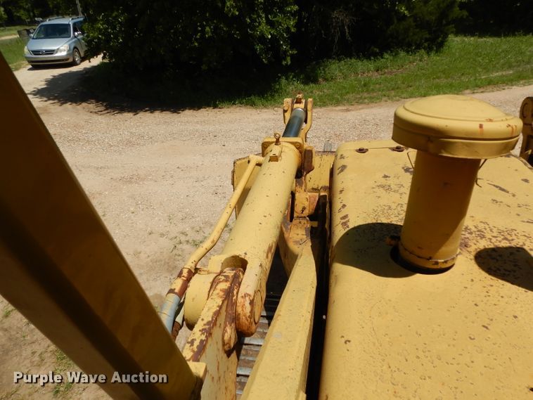 image for item DH2477 1970 International 175B  track loader