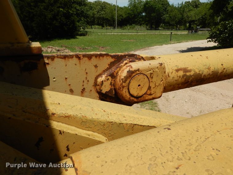 image for item DH2477 1970 International 175B  track loader