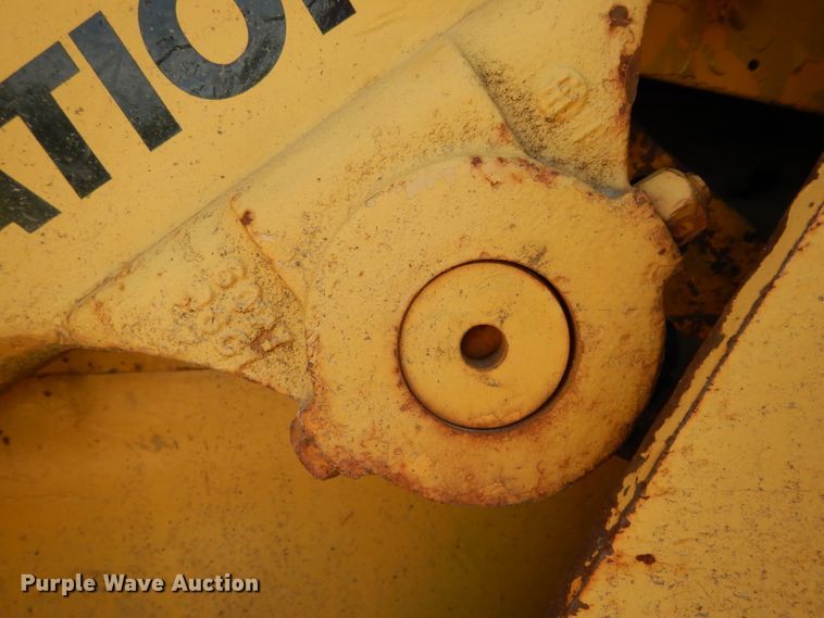 image for item DH2477 1970 International 175B  track loader