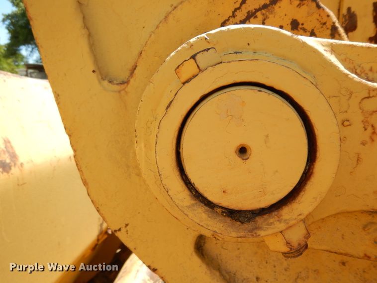 image for item DH2477 1970 International 175B  track loader