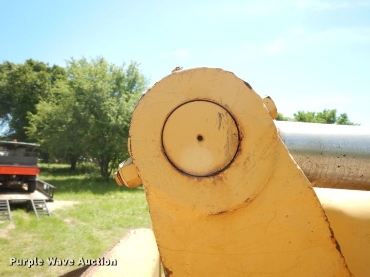 image for item DH2477 1970 International 175B  track loader