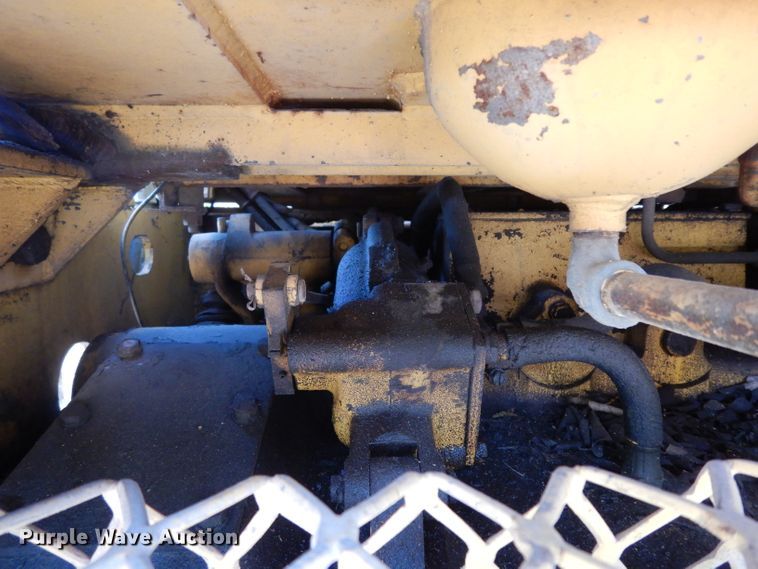 image for item DH2477 1970 International 175B  track loader