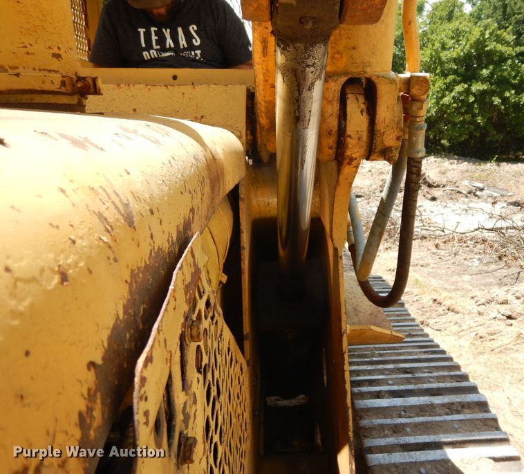 image for item DH2477 1970 International 175B  track loader