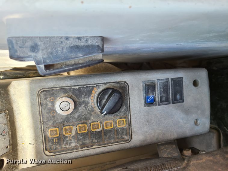 image for item DH5828 2004 Hyundai 290LC-7 excavator