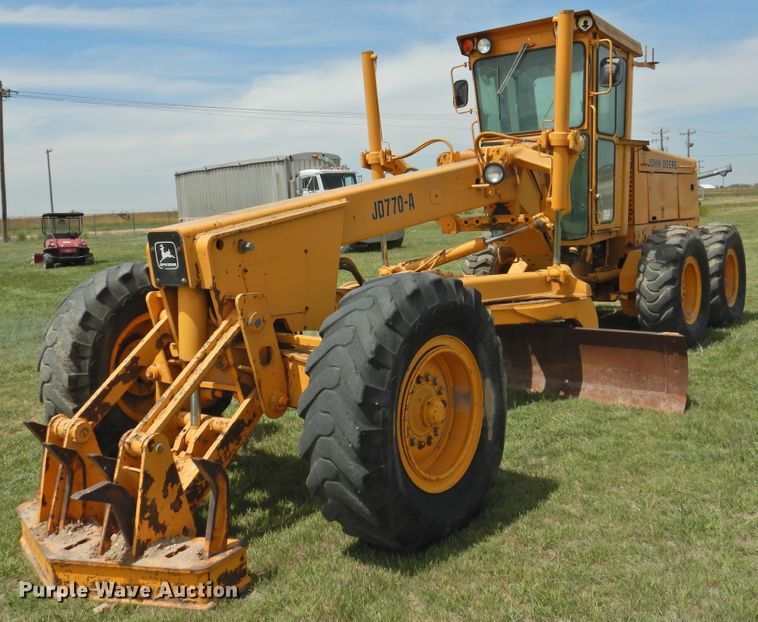 image for item DI0092 1981 John Deere 770A motor grader