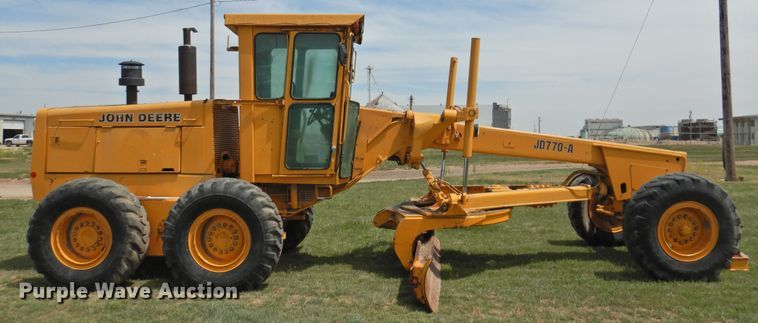 image for item DI0092 1981 John Deere 770A motor grader