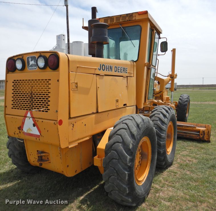 image for item DI0092 1981 John Deere 770A motor grader