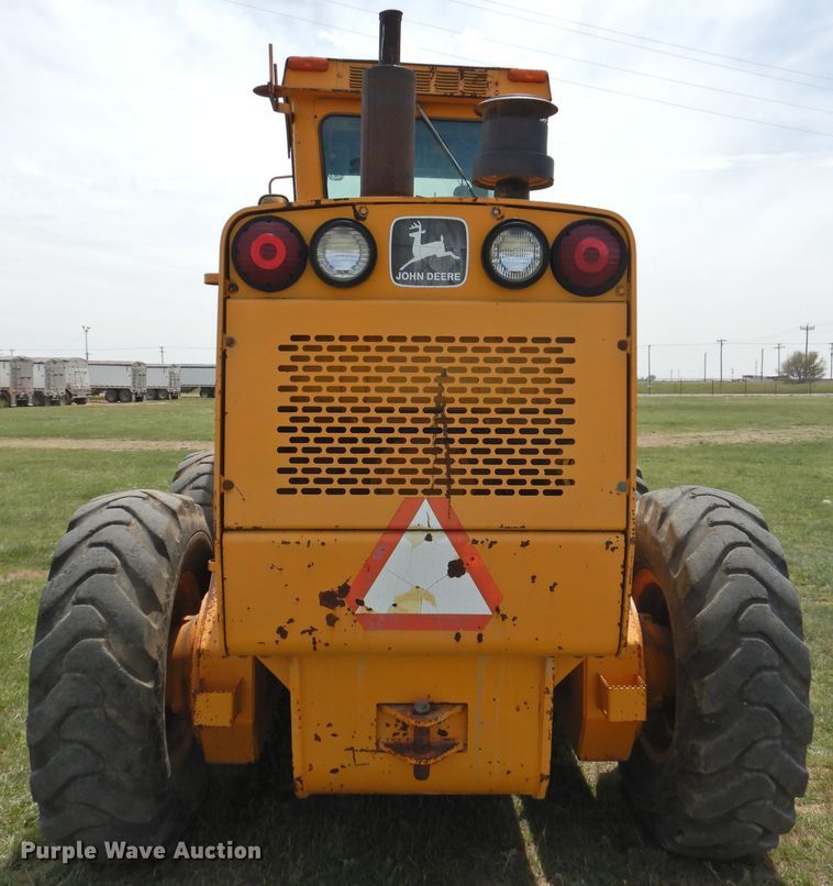 image for item DI0092 1981 John Deere 770A motor grader