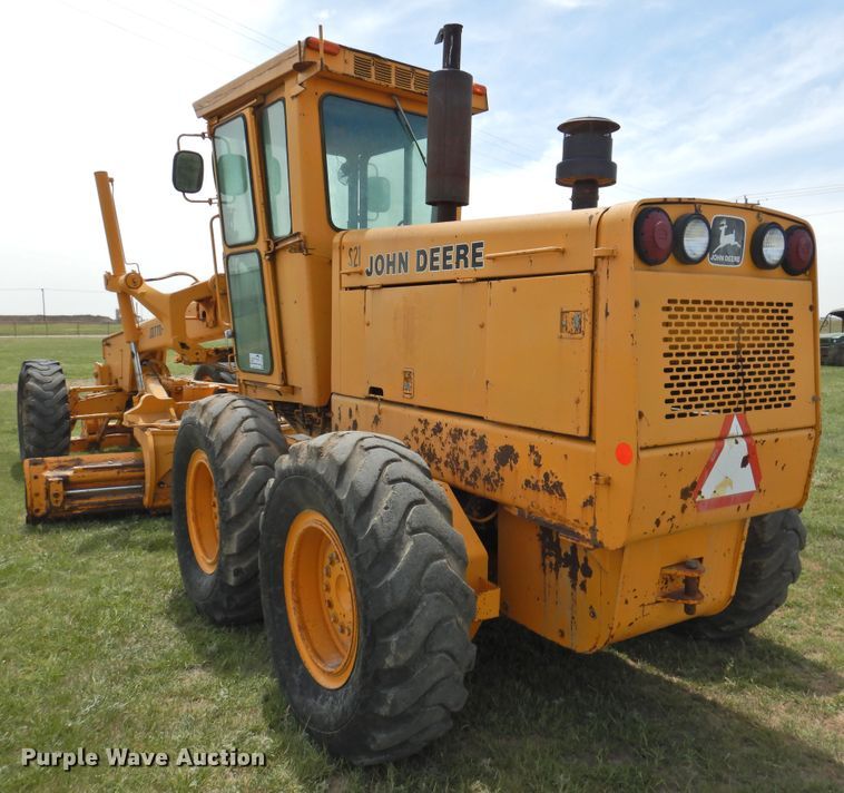 image for item DI0092 1981 John Deere 770A motor grader