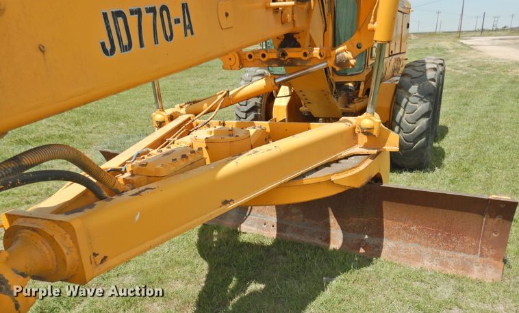 image for item DI0092 1981 John Deere 770A motor grader