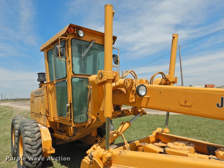 image for item DI0092 1981 John Deere 770A motor grader