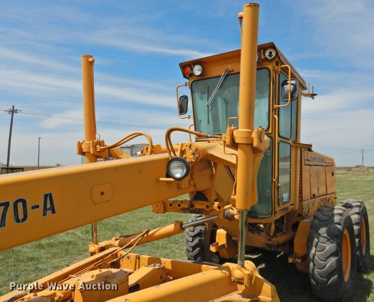 image for item DI0092 1981 John Deere 770A motor grader