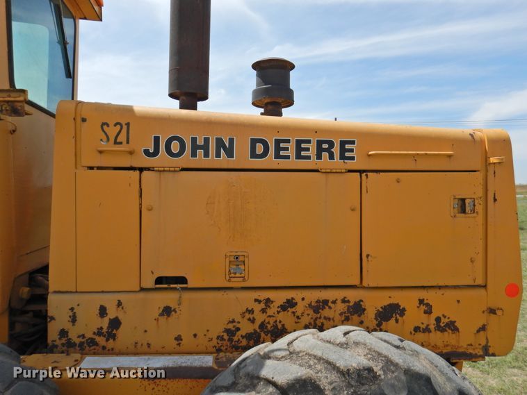 image for item DI0092 1981 John Deere 770A motor grader