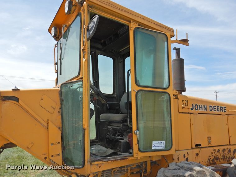 image for item DI0092 1981 John Deere 770A motor grader