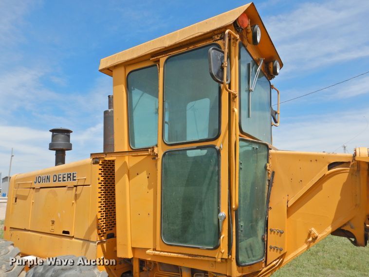 image for item DI0092 1981 John Deere 770A motor grader