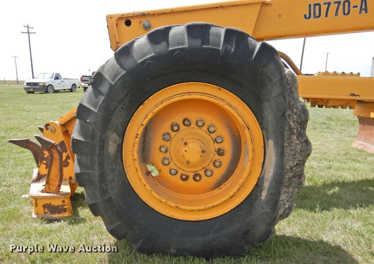 image for item DI0092 1981 John Deere 770A motor grader