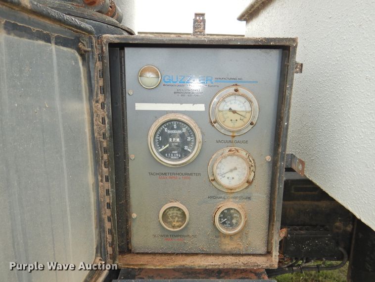 image for item DI0093 1995 Ford L9000 vacuum truck