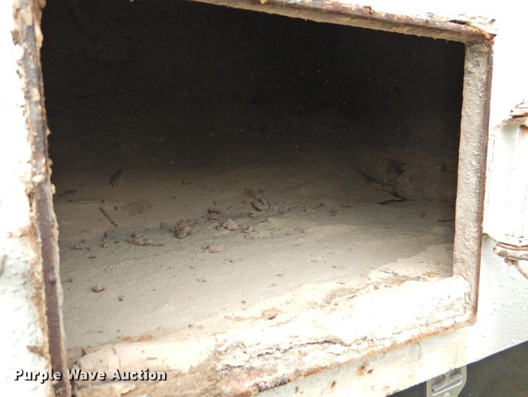 image for item DI0093 1995 Ford L9000 vacuum truck