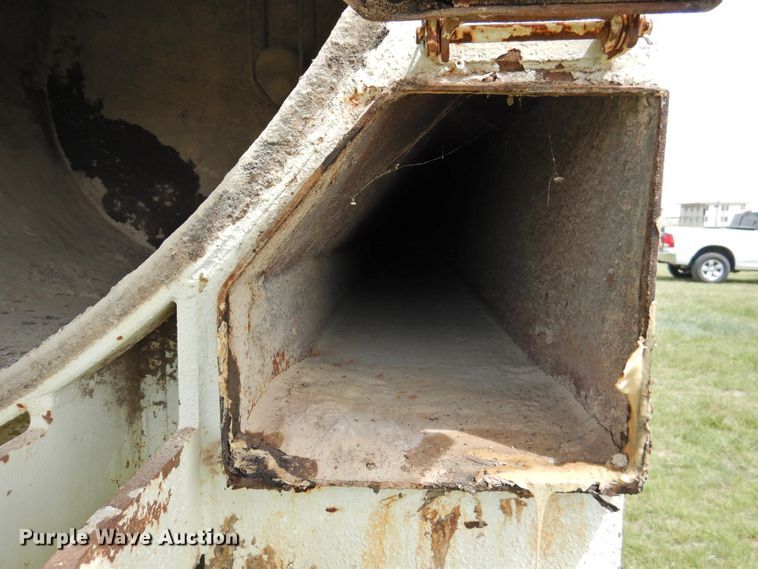 image for item DI0093 1995 Ford L9000 vacuum truck