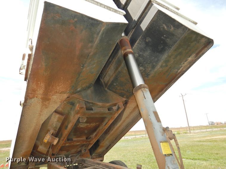 image for item DI0093 1995 Ford L9000 vacuum truck