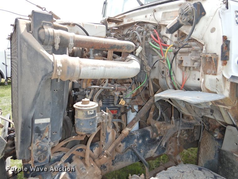 image for item DI0093 1995 Ford L9000 vacuum truck