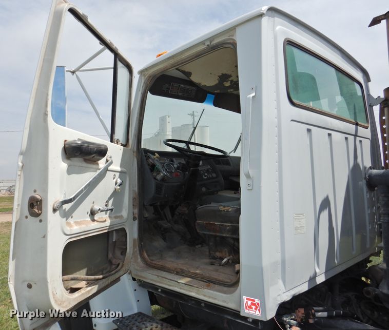 image for item DI0093 1995 Ford L9000 vacuum truck