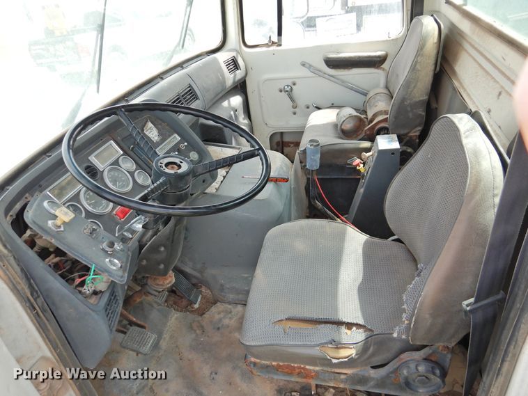 image for item DI0093 1995 Ford L9000 vacuum truck