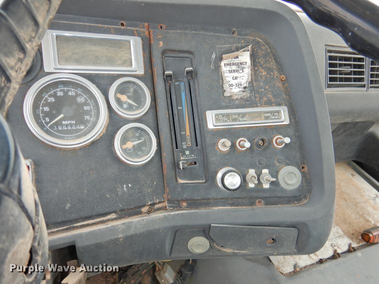 image for item DI0093 1995 Ford L9000 vacuum truck