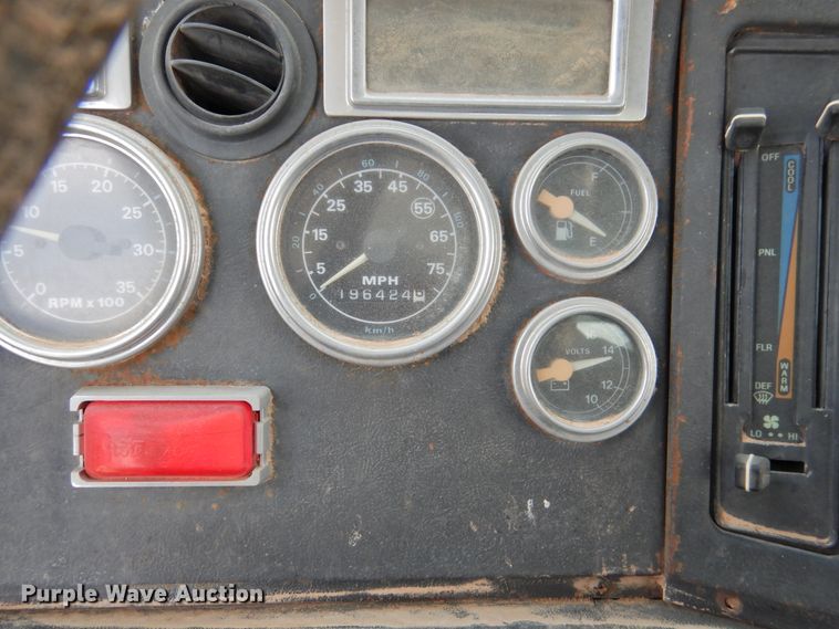 image for item DI0093 1995 Ford L9000 vacuum truck