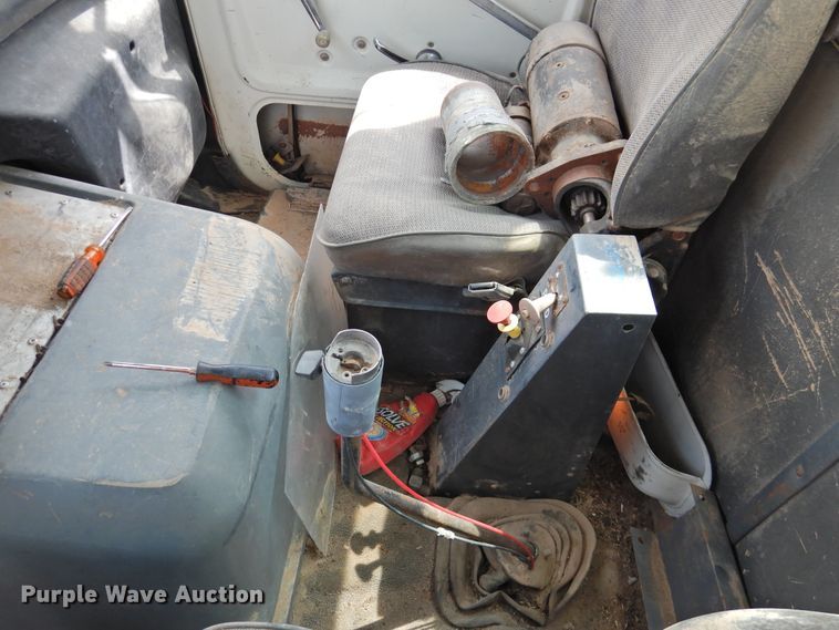 image for item DI0093 1995 Ford L9000 vacuum truck