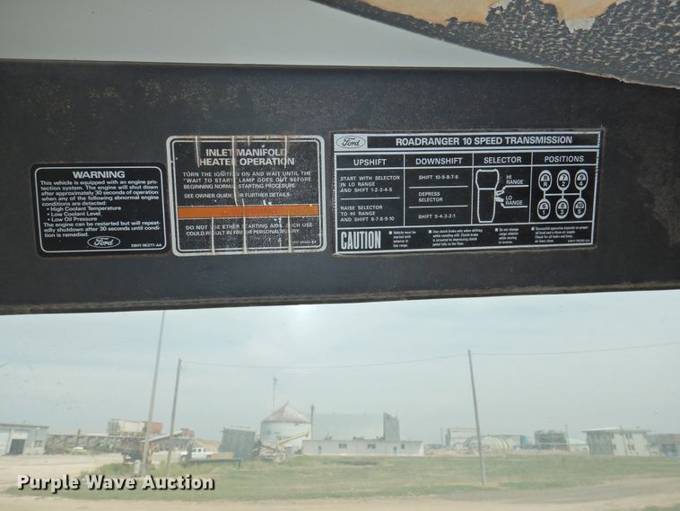 image for item DI0093 1995 Ford L9000 vacuum truck