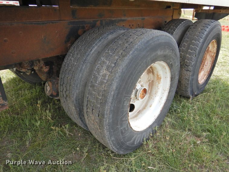 image for item DI0093 1995 Ford L9000 vacuum truck